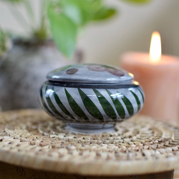 Tonala Mexico Vintage Pottery Trinket Box, Hand-painted - Picture 4 of 10